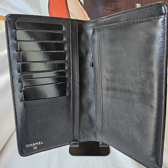 Chanel Patent Leather Limited Edition Wallet - Picture 5 of 17